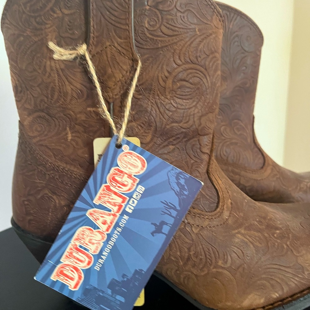 BNWT Durango Woman’s Medium Heeled Brown Leather Cowboy Boots. Size 8.